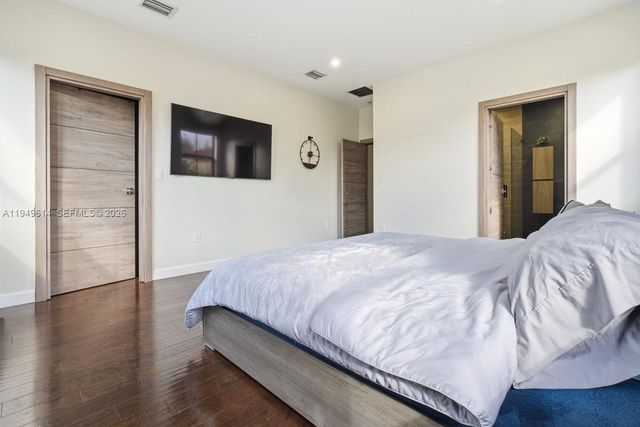 7026 NW 103rd Pl, Doral, FL 33178