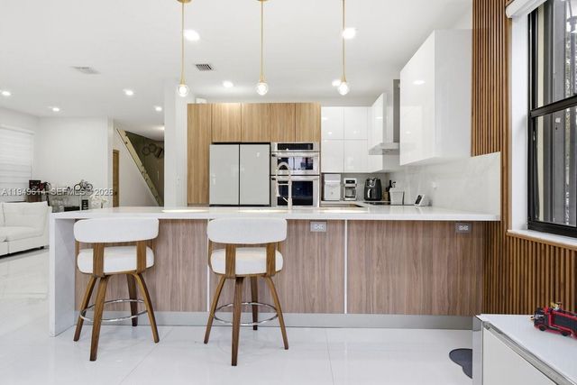 7026 NW 103rd Pl, Doral, FL 33178