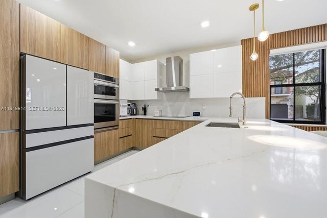 7026 NW 103rd Pl, Doral, FL 33178