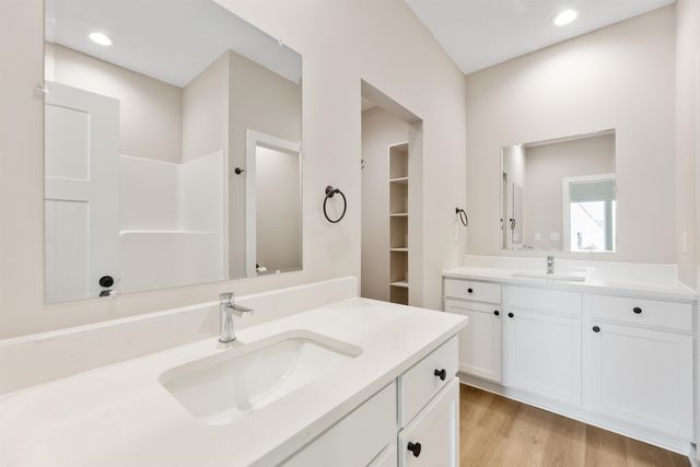 915 S Blaine St, Newton, KS 67114