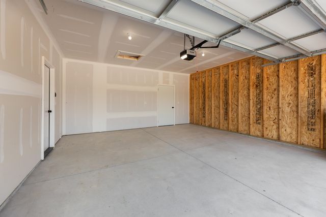 915 S Blaine St, Newton, KS 67114