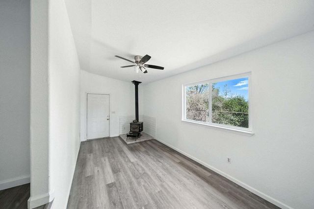 14058 Windfall Drive, Redding, CA 96003
