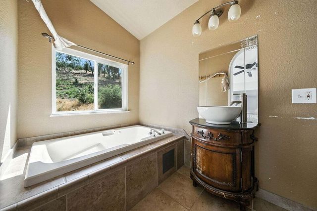 14058 Windfall Drive, Redding, CA 96003