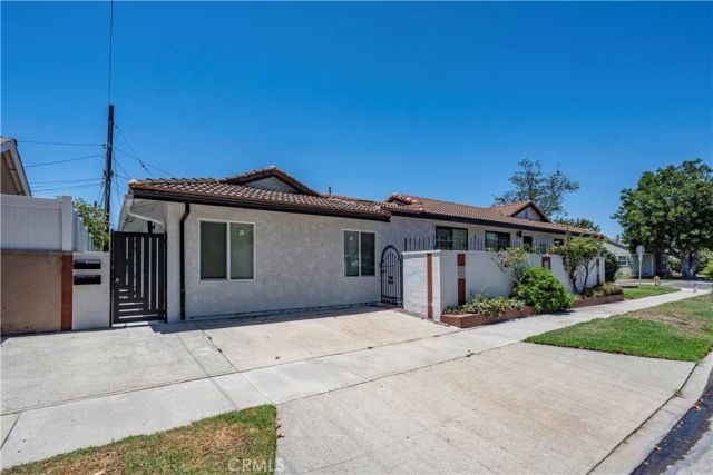 1980 Vuelta Grande, Long Beach, CA 90815