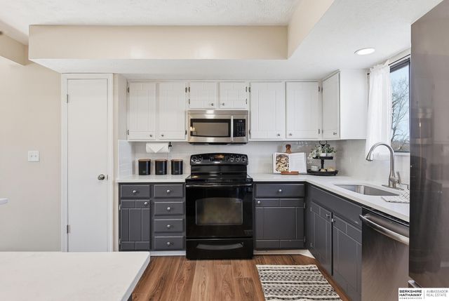 13810 X Circle, Omaha, NE 68137