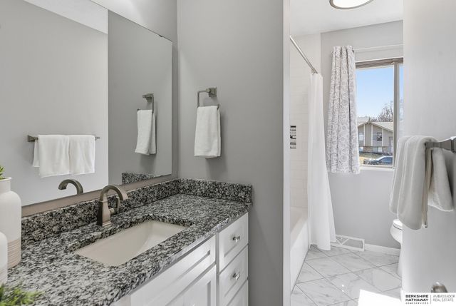 13810 X Circle, Omaha, NE 68137