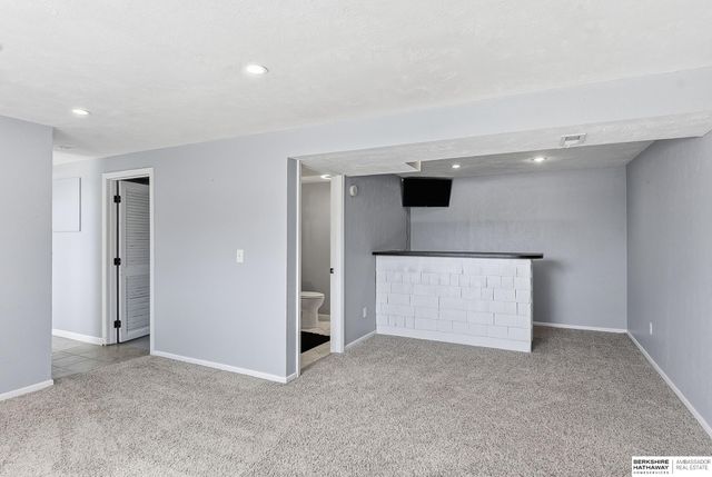 13810 X Circle, Omaha, NE 68137