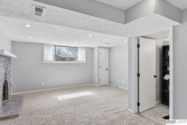13810 X Circle, Omaha, NE 68137