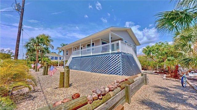 8161 Moyer LN, Bokeelia, FL 33922