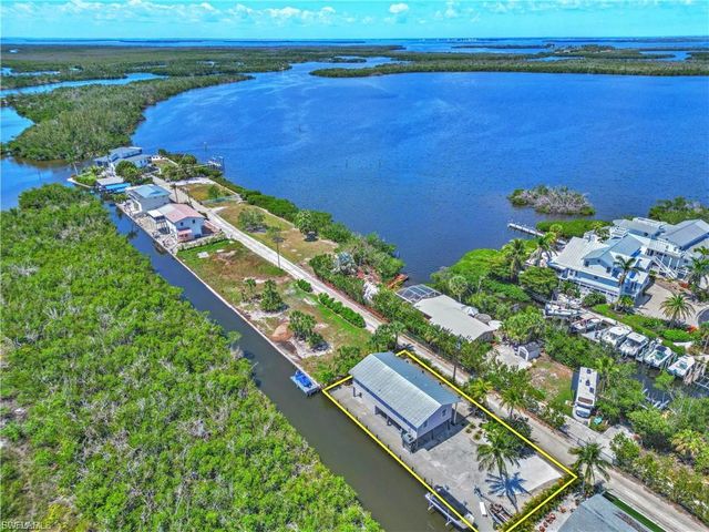 8161 Moyer LN, Bokeelia, FL 33922