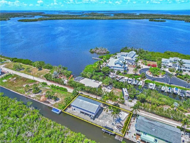 8161 Moyer LN, Bokeelia, FL 33922