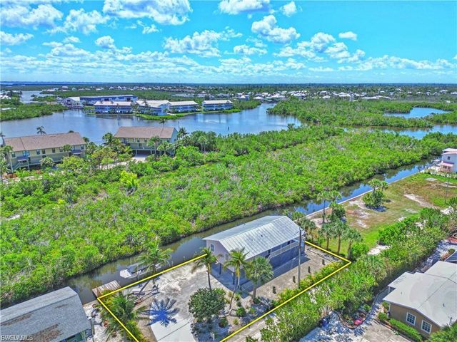 8161 Moyer LN, Bokeelia, FL 33922