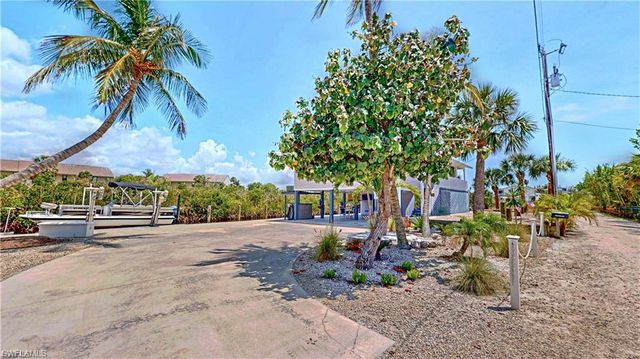 8161 Moyer LN, Bokeelia, FL 33922