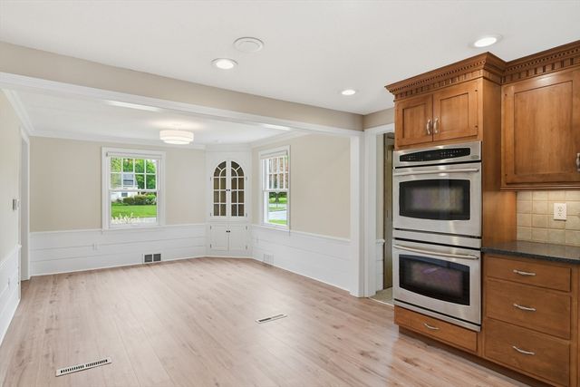 107 Viscount Rd, Longmeadow, MA 01106