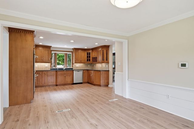 107 Viscount Rd, Longmeadow, MA 01106
