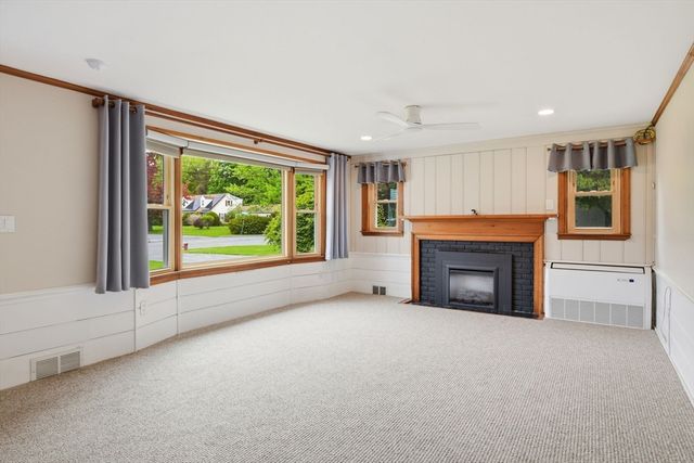 107 Viscount Rd, Longmeadow, MA 01106