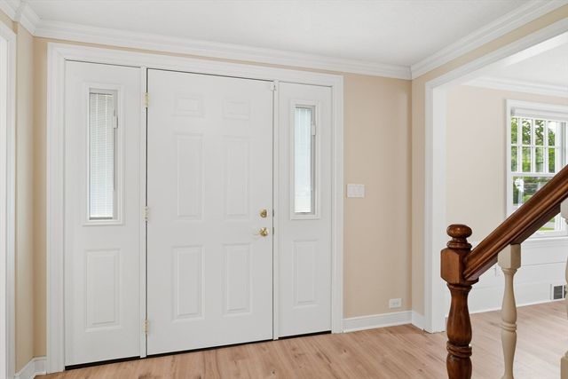 107 Viscount Rd, Longmeadow, MA 01106