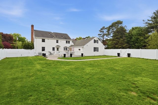 107 Viscount Rd, Longmeadow, MA 01106
