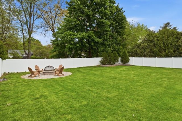 107 Viscount Rd, Longmeadow, MA 01106