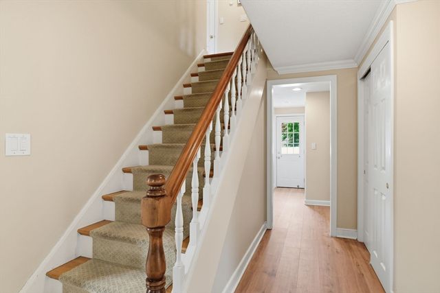 107 Viscount Rd, Longmeadow, MA 01106