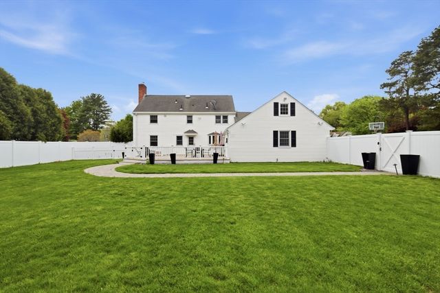 107 Viscount Rd, Longmeadow, MA 01106