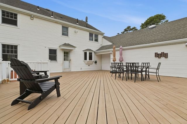107 Viscount Rd, Longmeadow, MA 01106