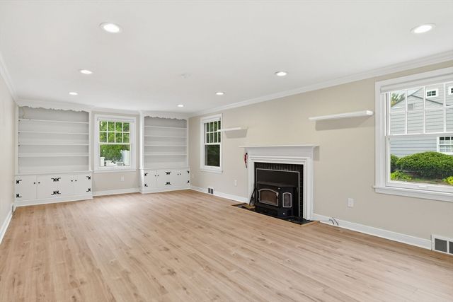 107 Viscount Rd, Longmeadow, MA 01106