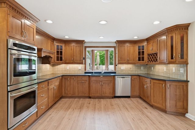 107 Viscount Rd, Longmeadow, MA 01106