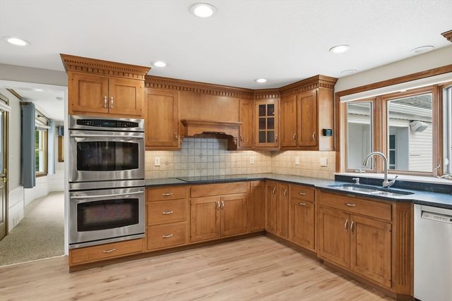 107 Viscount Rd, Longmeadow, MA 01106
