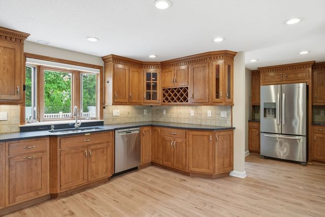 107 Viscount Rd, Longmeadow, MA 01106