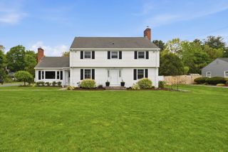 107 Viscount Rd, Longmeadow, MA 01106