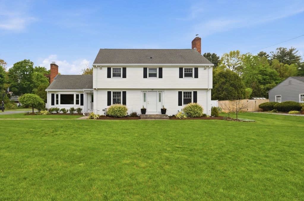 107 Viscount Rd, Longmeadow, MA 01106