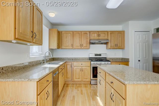 3526 Inverness Drive, Rochester, MI 48306