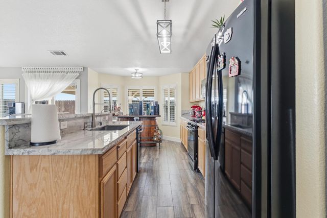 1029 Chenin Blanc St, Los Banos, CA 93635