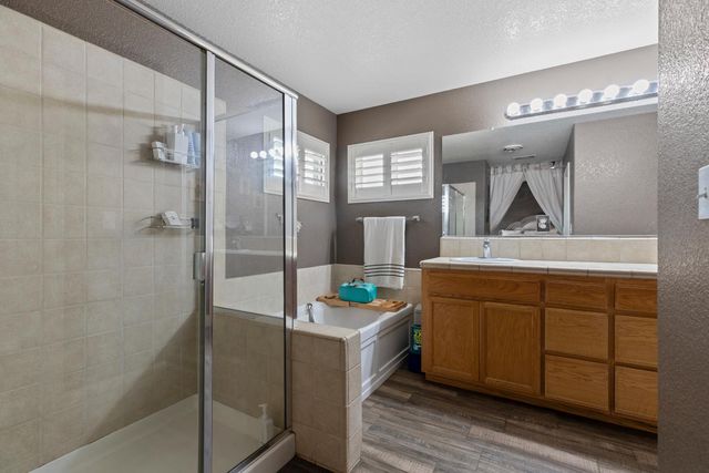 1029 Chenin Blanc St, Los Banos, CA 93635