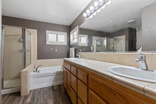 1029 Chenin Blanc St, Los Banos, CA 93635