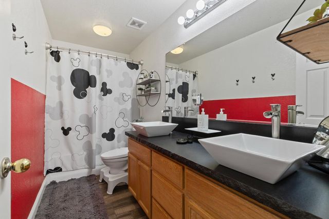 1029 Chenin Blanc St, Los Banos, CA 93635