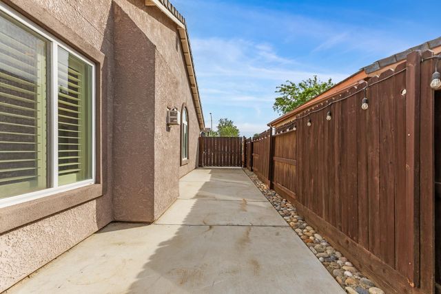 1029 Chenin Blanc St, Los Banos, CA 93635