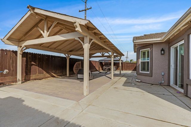 1029 Chenin Blanc St, Los Banos, CA 93635