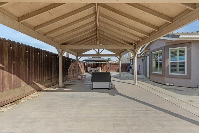 1029 Chenin Blanc St, Los Banos, CA 93635