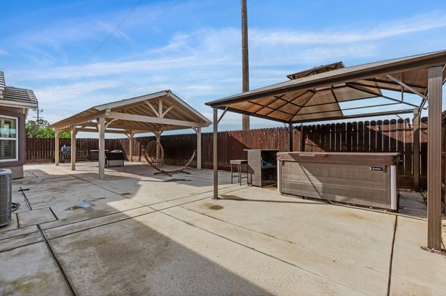 1029 Chenin Blanc St, Los Banos, CA 93635