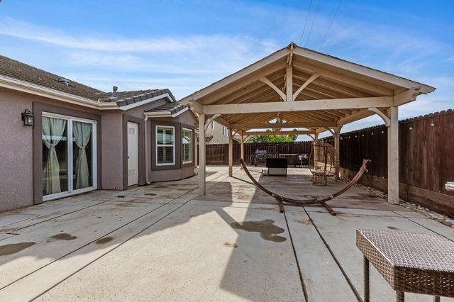1029 Chenin Blanc St, Los Banos, CA 93635