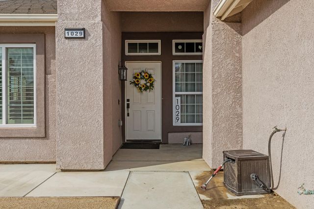 1029 Chenin Blanc St, Los Banos, CA 93635