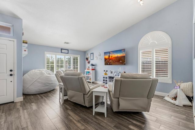 1029 Chenin Blanc St, Los Banos, CA 93635