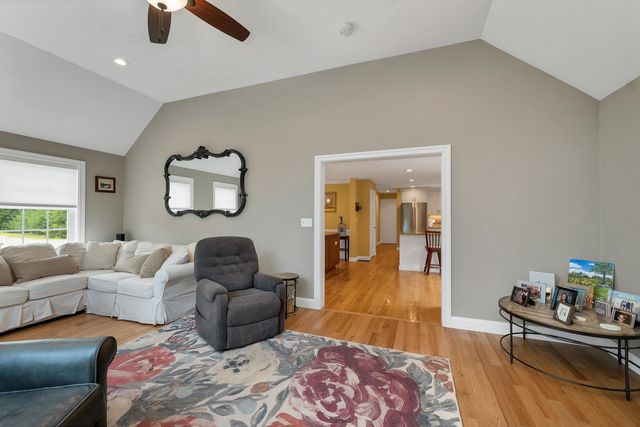 95 Olde Bridge Lane, Epping, NH 03042