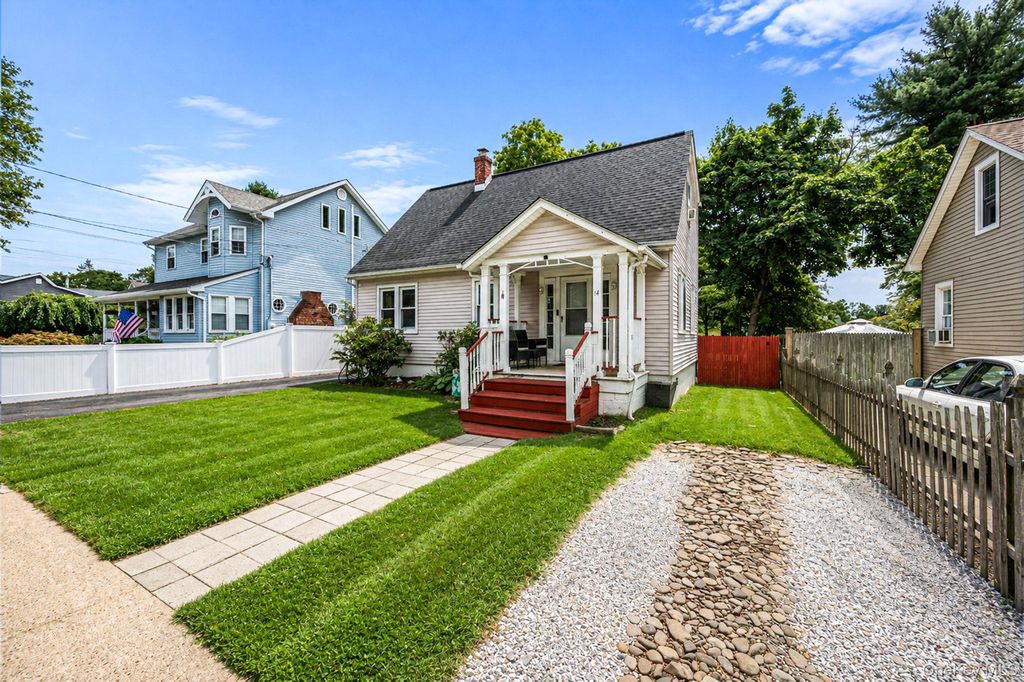 14 Richard Avenue, Islip Terrace, NY 11752 — photo 2