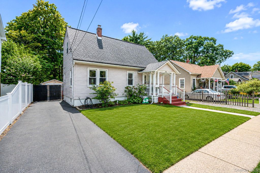 14 Richard Avenue, Islip Terrace, NY 11752 — photo 3