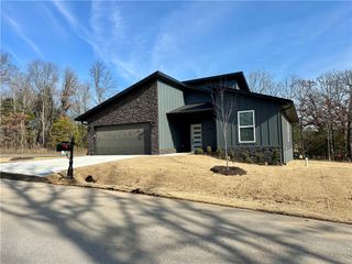 58 Strichen Drive, Bella Vista, AR 72715