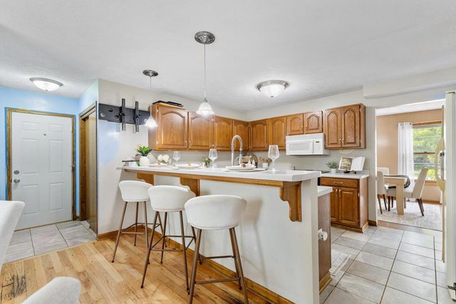 2615 Faringdon COURT, Waukesha, WI 53188