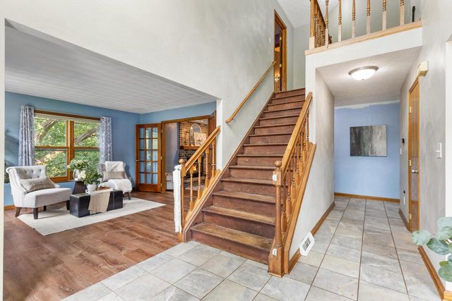 2615 Faringdon COURT, Waukesha, WI 53188